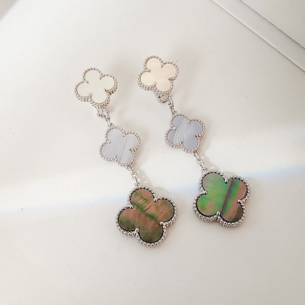 <ORIELL>CLOVER 3 MOTIFS CHALCEDONY DARK MOP WHITE GOLD EARRINGS